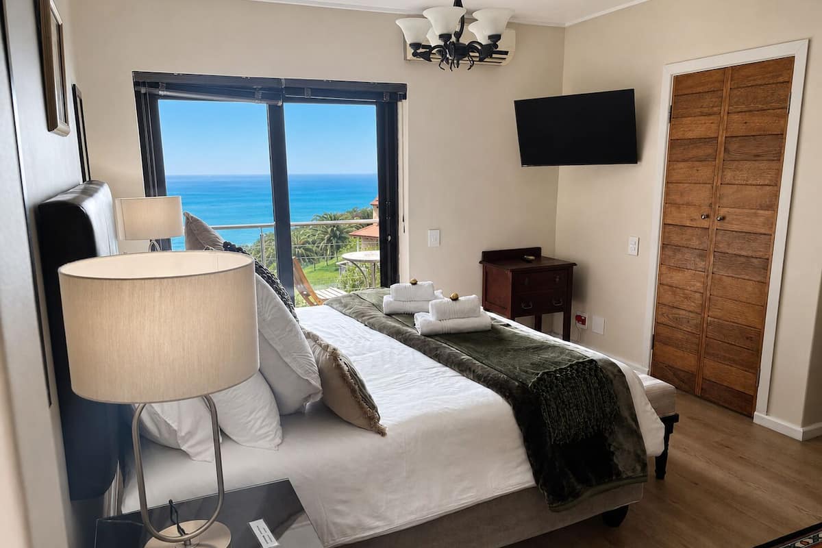 Suite superior, 1 llit de matrimoni, vistes a l'oceà, orientació mar | Minibar, caixa forta a l'habitació i roba de llit 