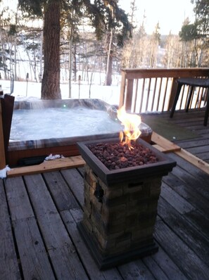 Outdoor spa tub - Romantic Forest Hideaway, Hot Tub, WiFi, near Attractions & Breweries!  (Divide)