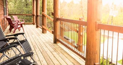 * Ylellinen Turkki Run * 5BR -mökki, joka on kiinnitetty mäntyihin vain muutaman minuutin päässä keskustasta *