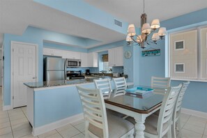 Dining - Deluxe Views-Short Walk 2 Beach-Resort Amenities (Miramar Beach)