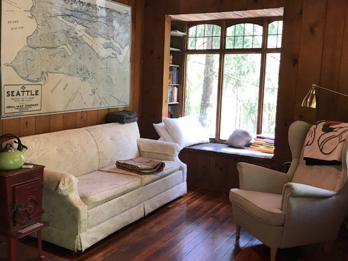 Secluded Tree-Top Cabin on West Seattle Waterfront