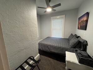 2 bedrooms, desk, iron/ironing board, WiFi