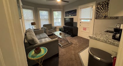 1-2 makuuhuoneen mökkihuoneisto Eola-järven keskustasta vastapäätä