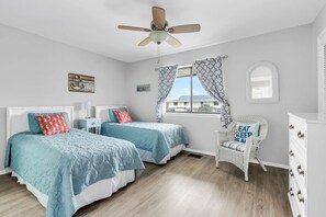 2 habitaciones, tabla de planchar con plancha y cuna de viaje