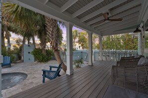 Terrace/patio - Prime Location with Pool, Spa, and Fun Waterslide - Summer House (Siesta Key)