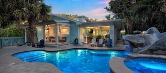 Prime Location with Pool, Spa, and Fun Waterslide - Summer House