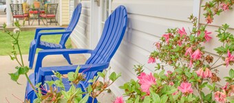 5 min walk to BEACH (1 block). Newly RENOVATED Spacious 3Beds 3Baths