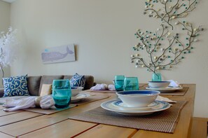 Dining - 5 min walk to BEACH (1 block). Newly RENOVATED Spacious 3Beds 3Baths (Gulfport)