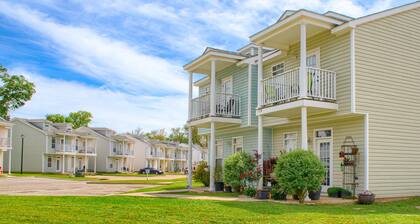 5 minuutin kävelymatka rannalle (1 lohko). Äskettäin uusittu huhtikuu 2018. Tilava 3Beds 3Baths