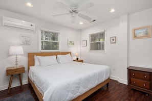 1 slaapkamer, een strijkplank/strijkijzer, gratis wifi, beddengoed