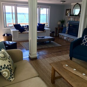 Smart TV, fireplace, books - Seneca Sunsets - Waterfront, hot tub, new dock, great views, central location!  (Geneva)