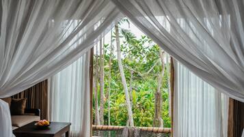 One Bedroom Bamboo Villa with Pool | Balcony