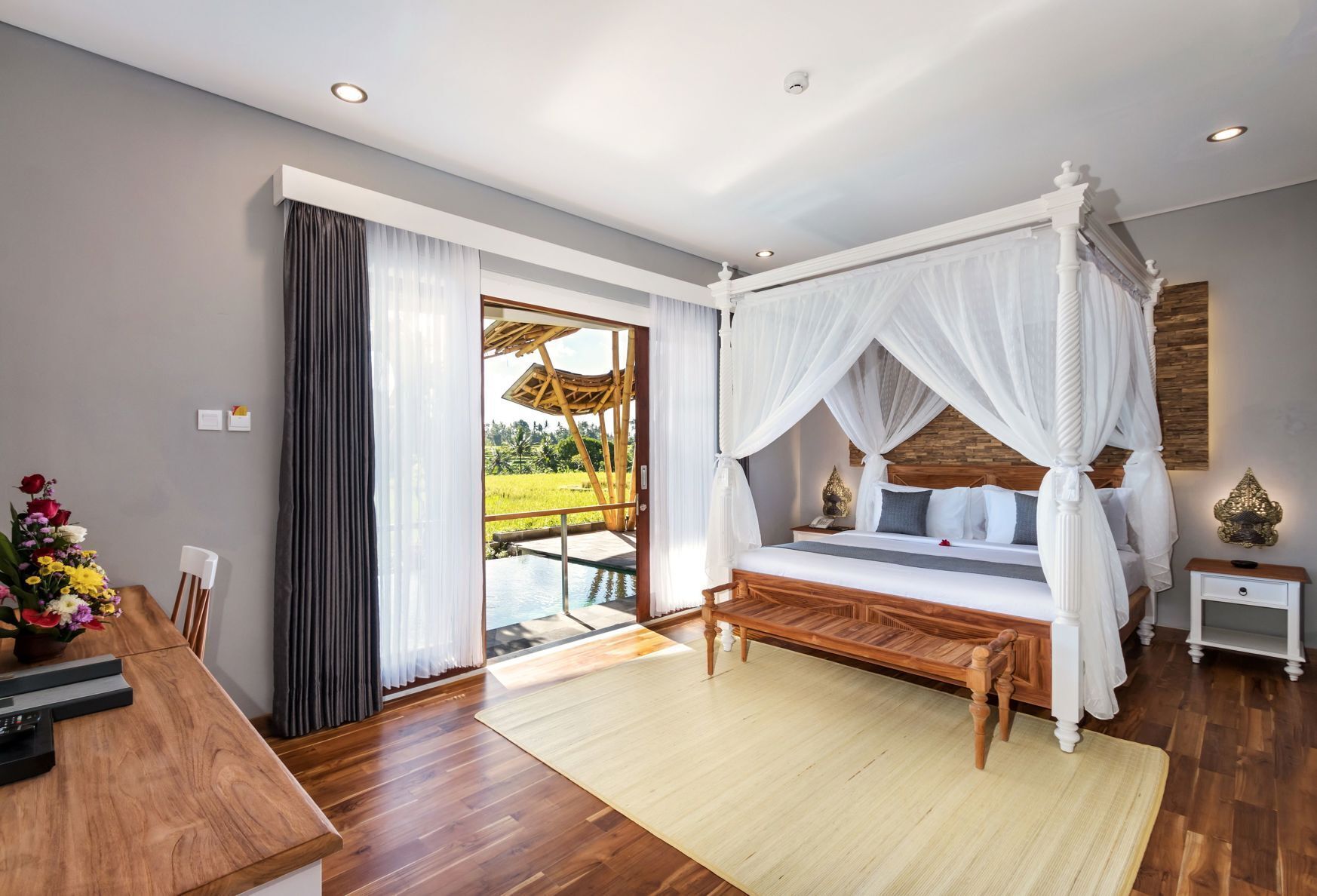 Egyptian cotton sheets, premium bedding, Select Comfort beds, minibar