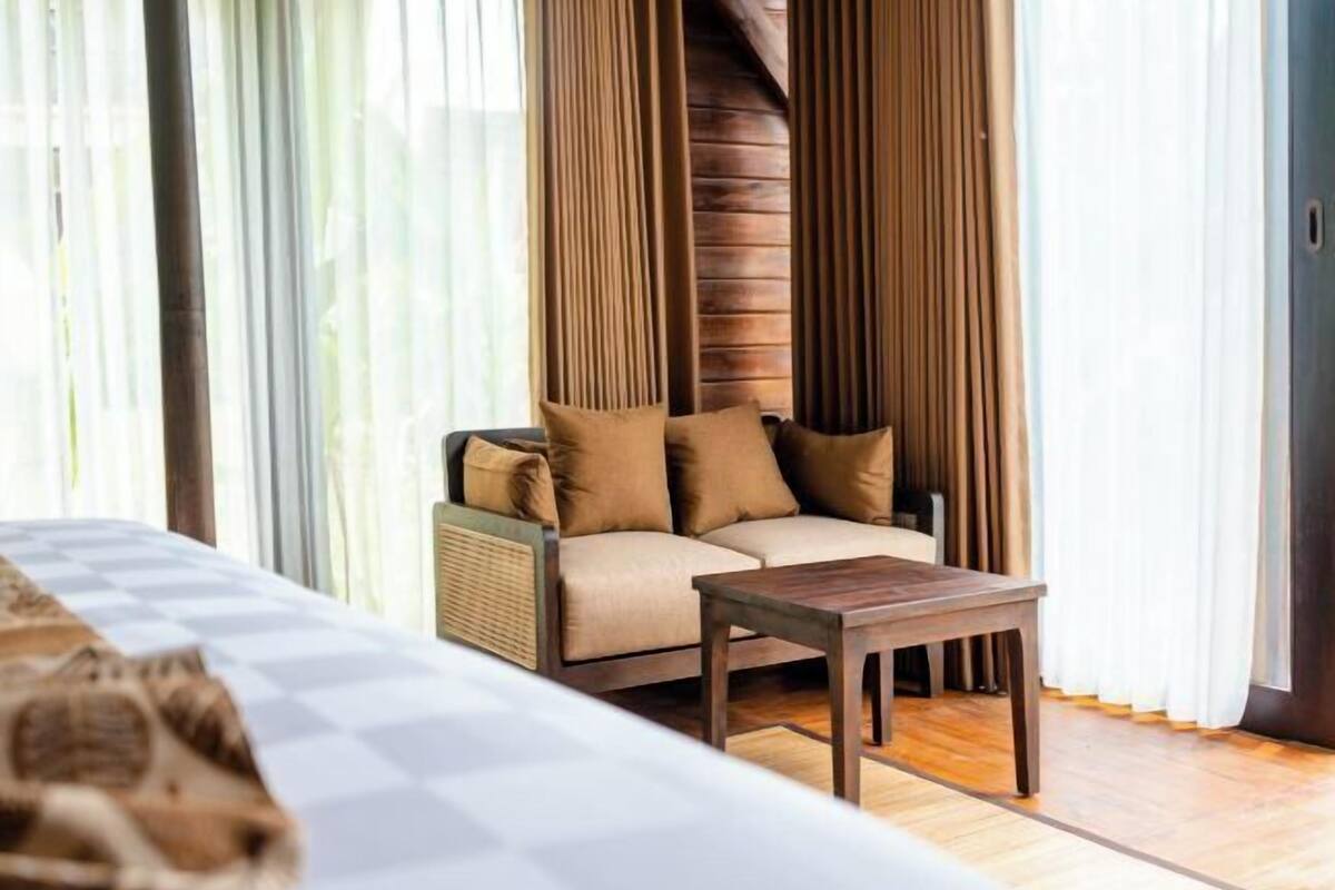 Egyptian cotton sheets, premium bedding, Select Comfort beds, minibar