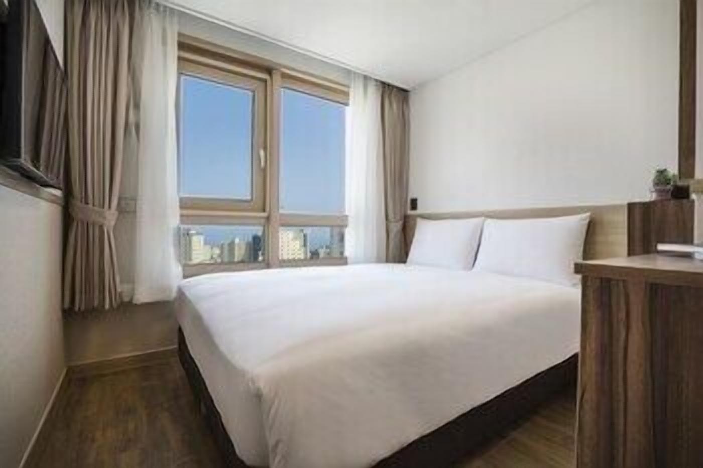 Premium bedding, down duvets, blackout curtains, free WiFi