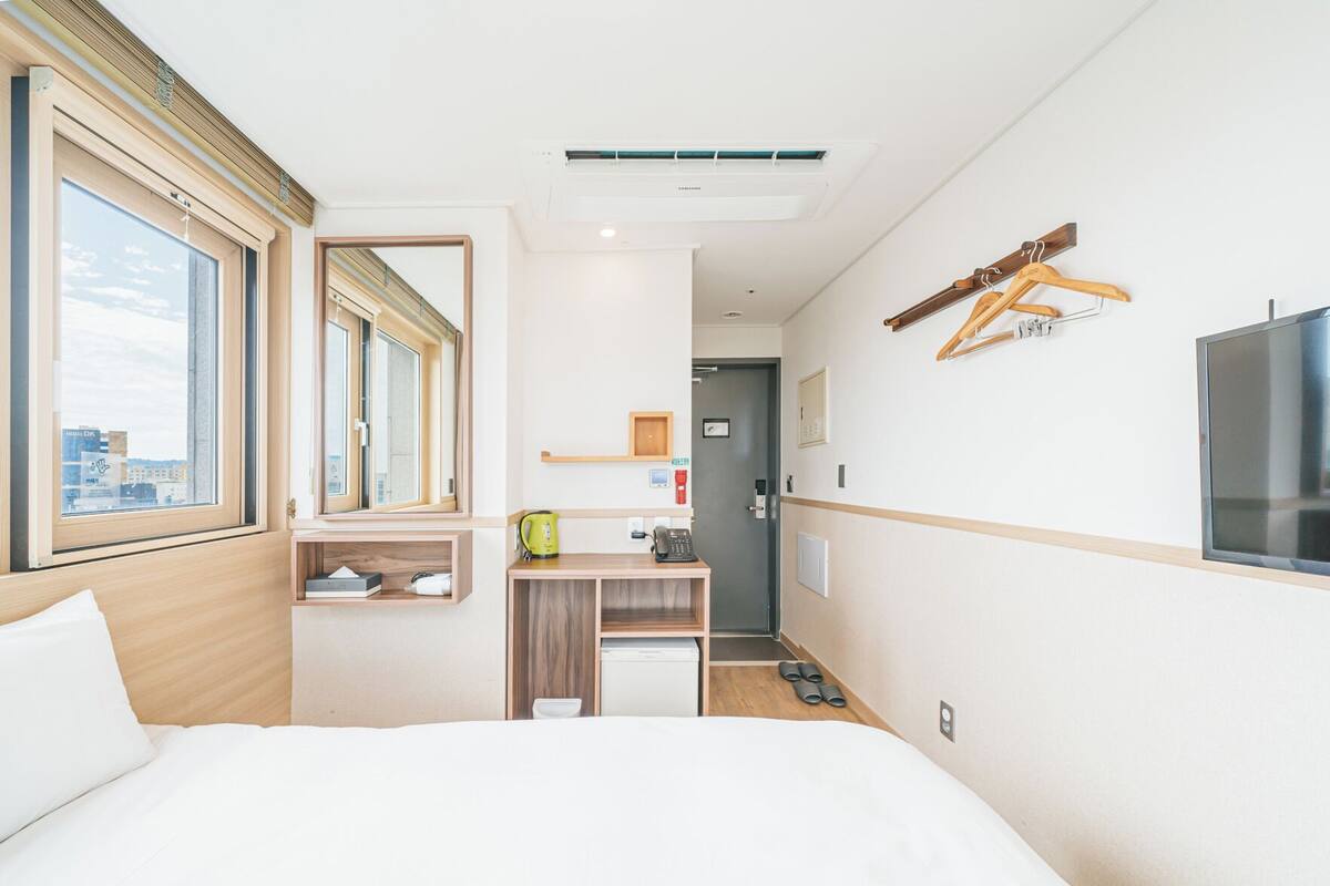 Luxe beddengoed, donsdekens, verduisterende gordijnen, gratis wifi