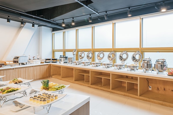 Desayuno buffet todos los días (con cargo)