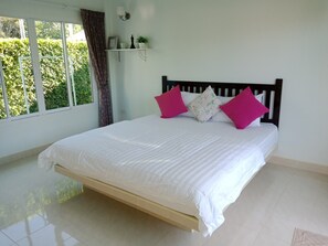 Standard Double Room - Baan Hai Bangsaray (Sattahip)