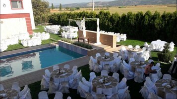 室外游泳池，免费小屋，池畔遮阳伞