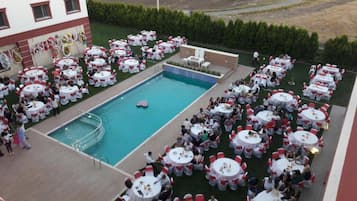Outdoor pool, free pool cabanas, pool umbrellas