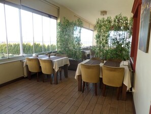 Breakfast and dinner served, local cuisine - Hotel La Bella Bergama (Bergama)