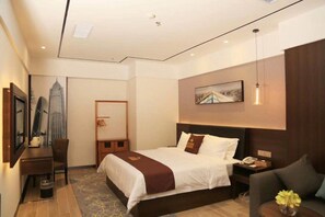 デラックス ダブルルーム | デスク、遮光カーテン、WiFi (無料)