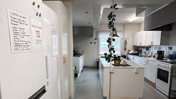 基本雙人房, 共用浴室 | 公共廚房 | 電冰箱、微波爐、烤箱、爐台