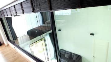 Villa | Ruang tamu | 32 inci televisyen LCD dengan satelit, TV