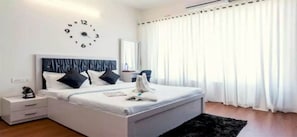 Executive Room, 1 Queen Bed, Smoking | Egyptian cotton sheets, premium bedding, memory foam beds - Gagal Home-Airport Suite (Mumbai)