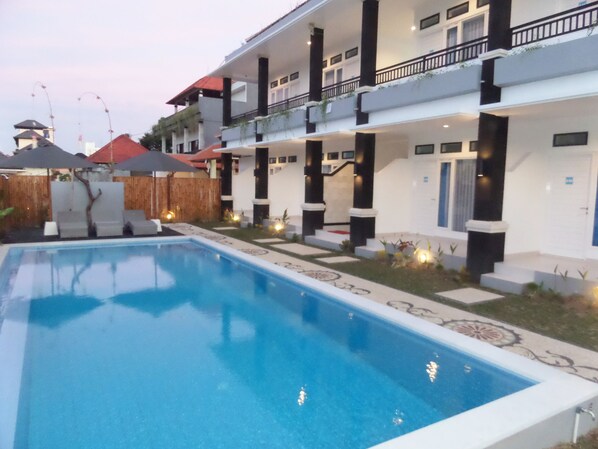 Utomhuspool
