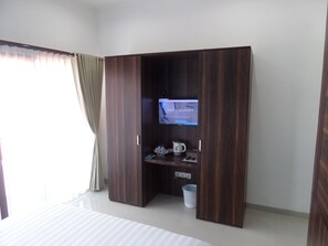 Quarto casal básico | Escrivaninha, Wi-Fi de cortesia, roupa de cama