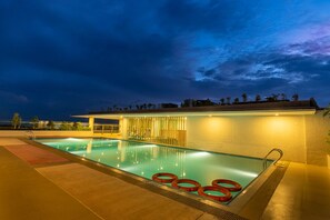 Outdoor pool - Best Western Heritage (Cox's Bazar)