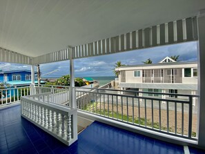 4-Bedroom House | 露台