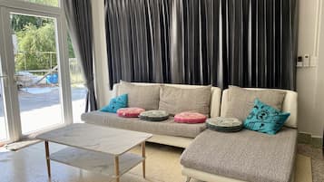 4-Bedroom House | Living area | 42-inch Smart TV with cable channels, Netflix, DVD player