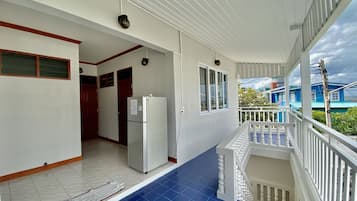 4-Bedroom House | Terrace/patio