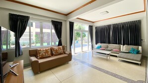4-Bedroom House | บริเวณนั่งเล่น