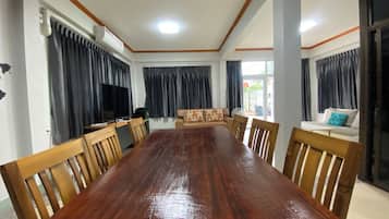 4-Bedroom House | Living area | 42-inch Smart TV with cable channels, Netflix, DVD player