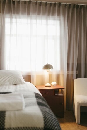 Desk, blackout drapes, free WiFi, bed sheets