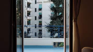 Deluxe Double Room, Balcony | Premium bedding, in-room safe, desk, laptop workspace