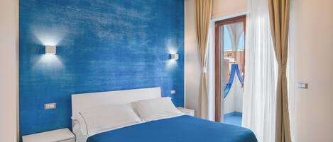 豪華雙人房, 陽台 | 高級寢具、客房內保險箱、書桌、筆電工作空間