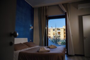 Deluxe Double Room, Balcony | Premium bedding, in-room safe, desk, laptop workspace