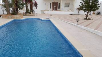 Kolam renang outdoor