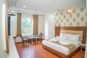 Deluxe Double Room, 1 Double Bed | Minibar, desk, blackout drapes, soundproofing