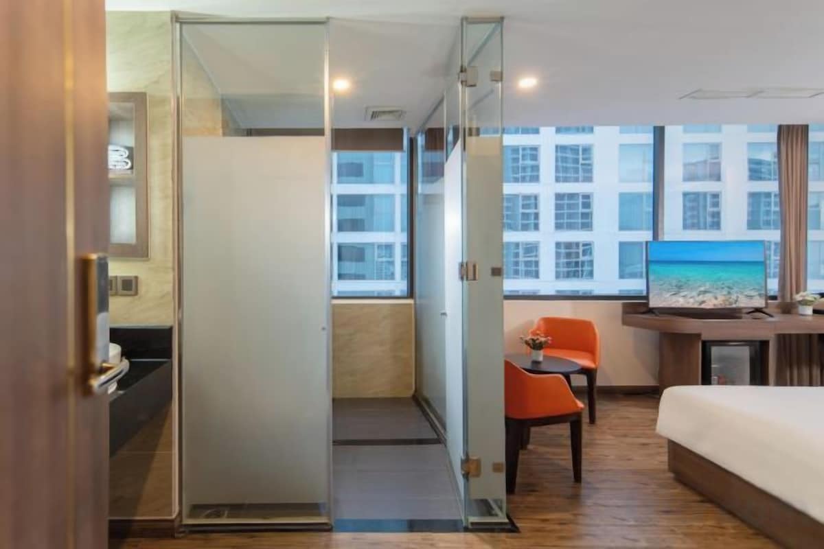 Minibar, in-room safe, desk, laptop workspace