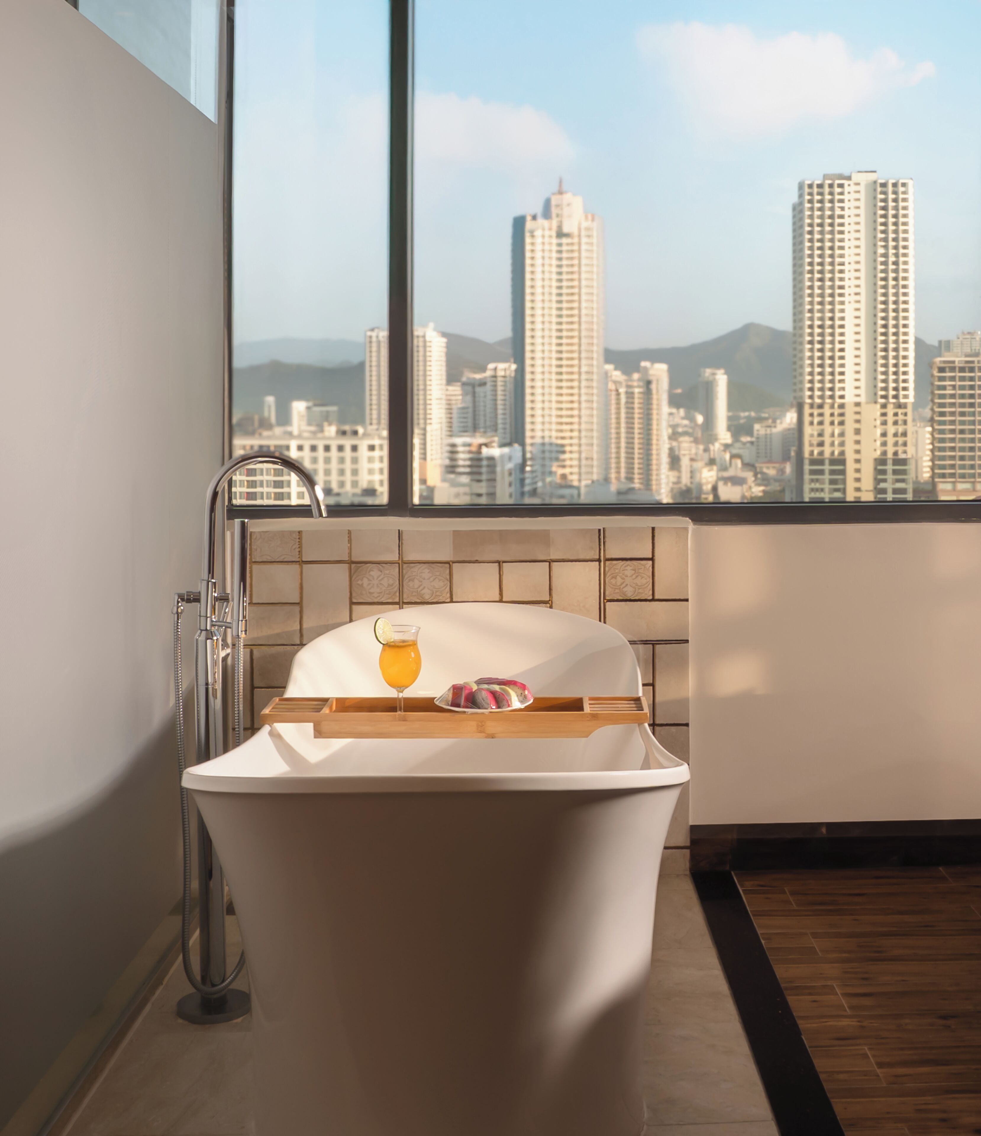 Habitación doble Grand, 1 habitación, vista al mar | Baño | Amenidades de baño de diseñador, secadora de cabello, batas, pantuflas 