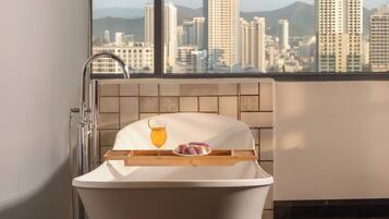 Grand-Doppelzimmer, 1 Schlafzimmer, Meerblick | Badezimmer | Designer-Toilettenartikel, Haartrockner, Bademäntel, Hausschuhe