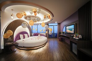 Grand Double Room, 1 Bedroom, Sea View | Living area | 42-inch flat-screen TV with cable channels, TV