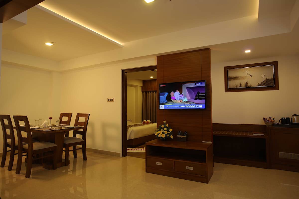 Suite Luxury | 1 camera, minibar, una cassaforte in camera, insonorizzazione