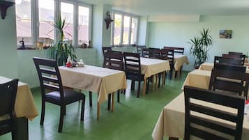 Free daily continental breakfast