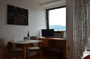 Double Room, Balcony | Minibar, laptop workspace, blackout drapes, cribs/infant beds - Weingut Gindorf (Lieser)